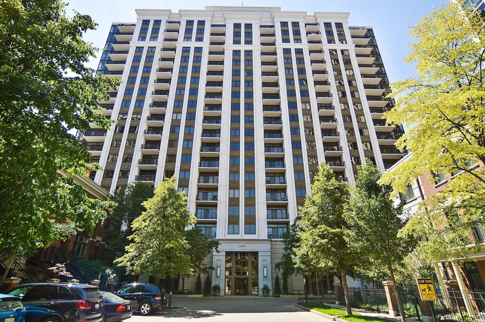 1322 S Prairie Ave Property Photo 1
