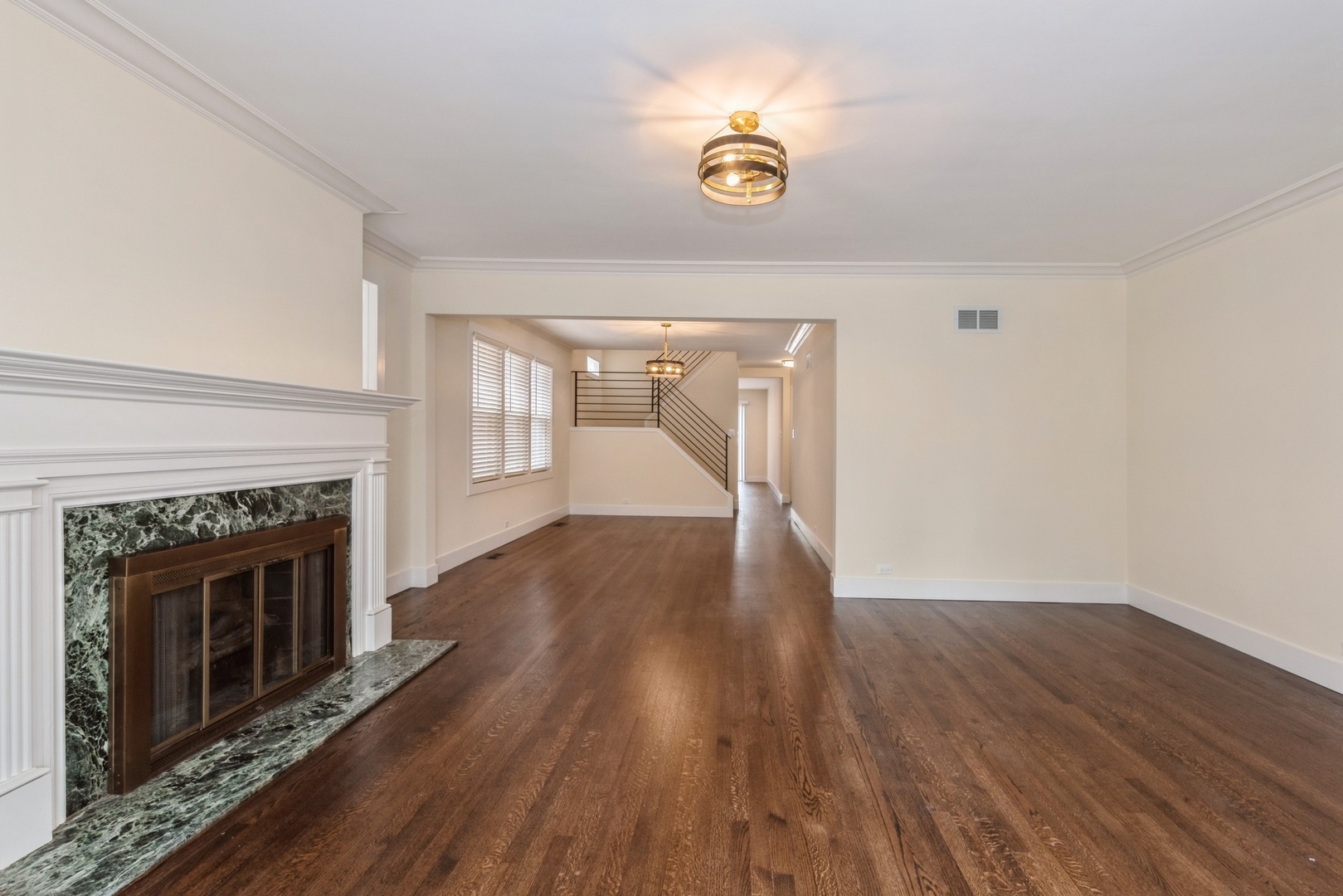 5938 N Sacramento Avenue Property Photo 2