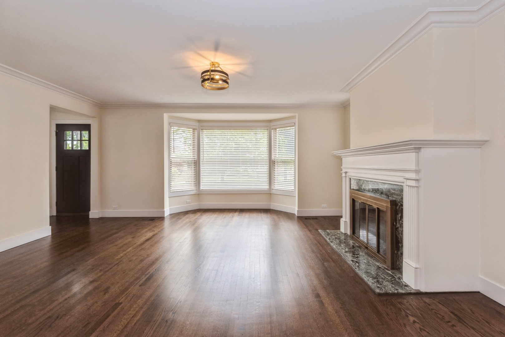 5938 N Sacramento Avenue Property Photo 3