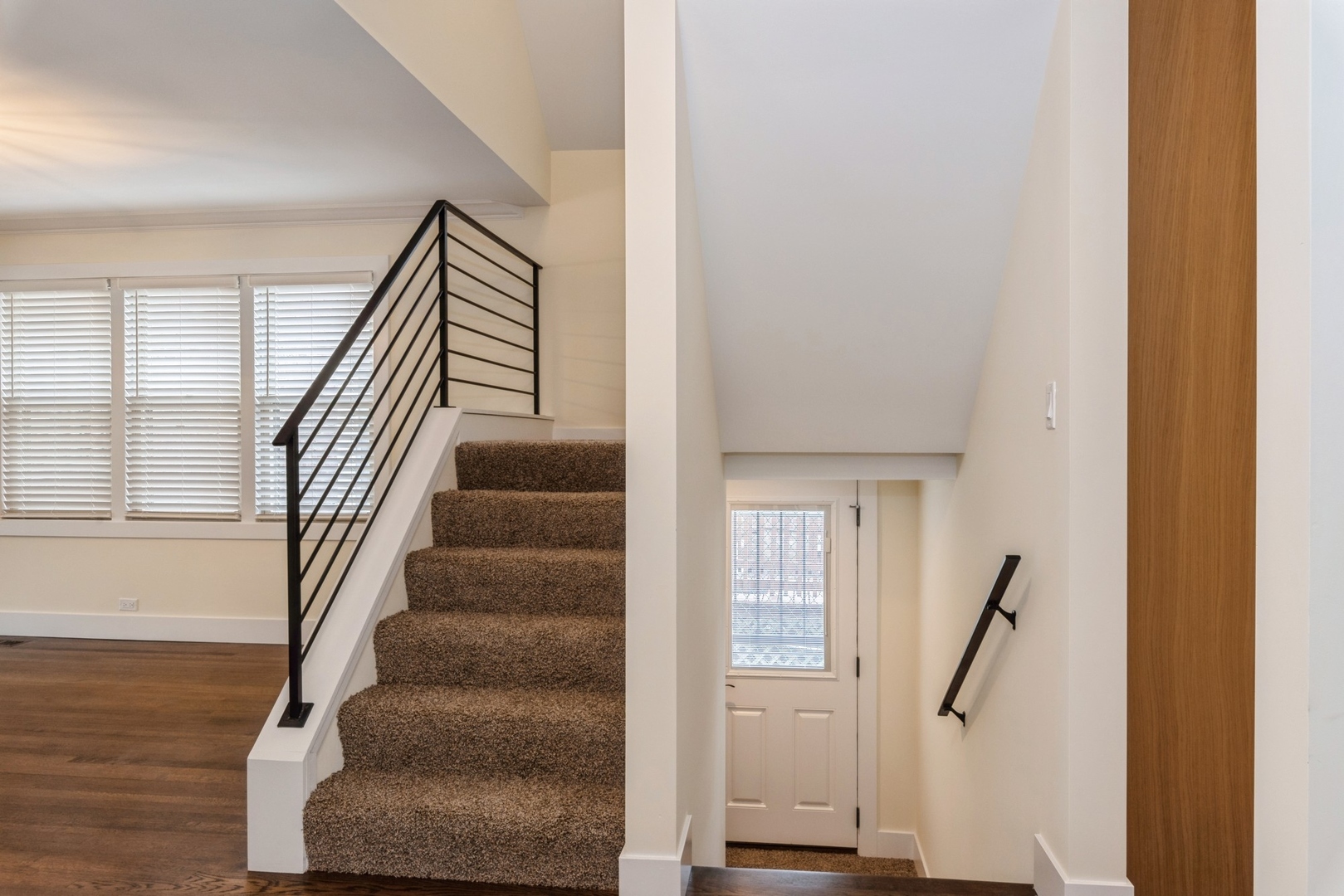 5938 N Sacramento Avenue Property Photo 12