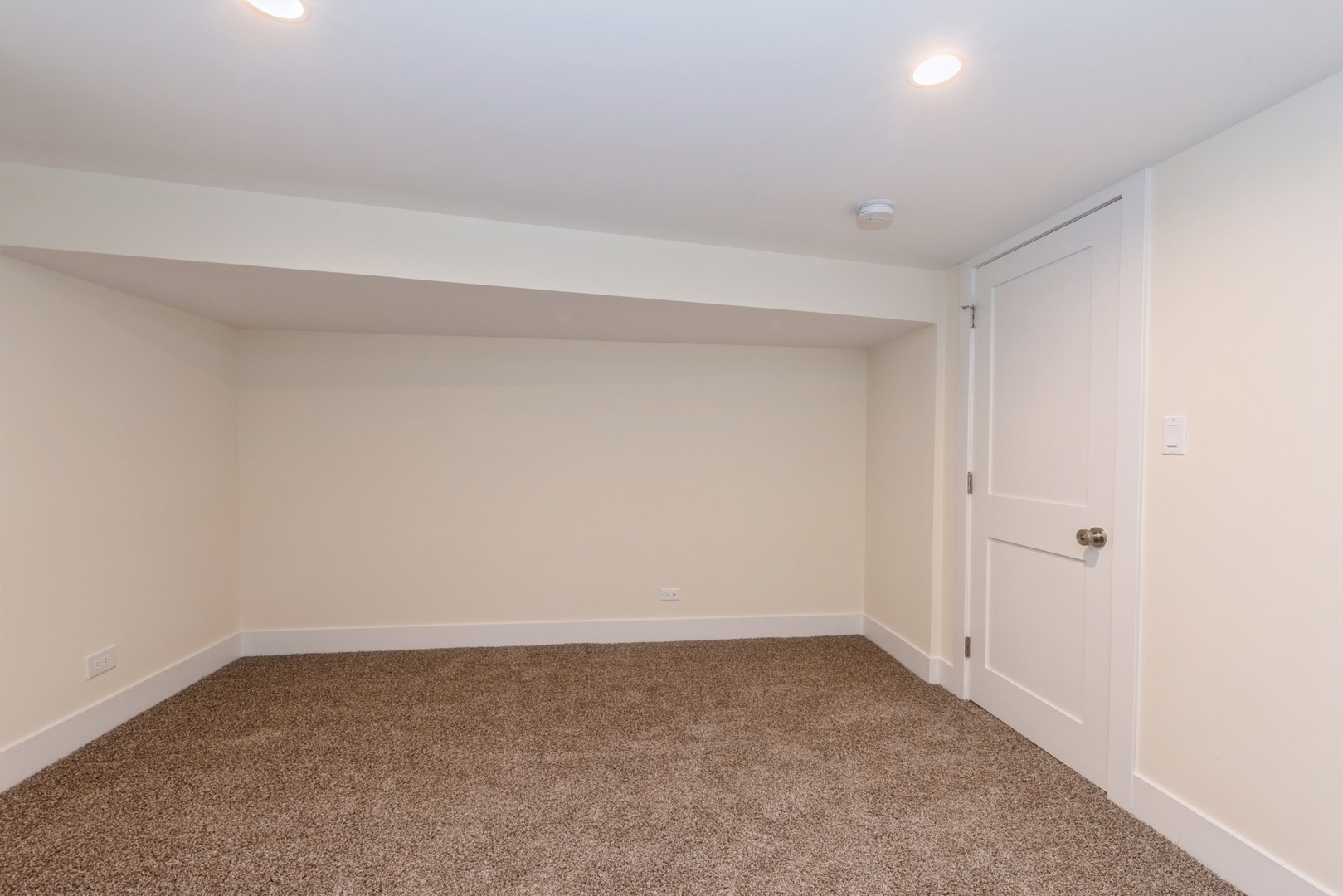 5938 N Sacramento Avenue Property Photo 15