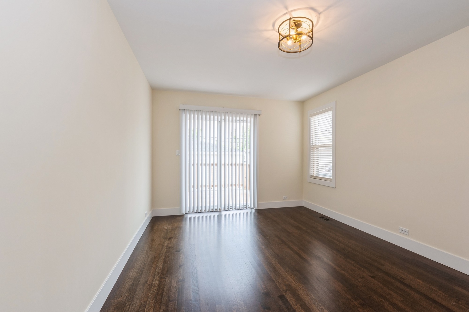 5938 N Sacramento Avenue Property Photo 17