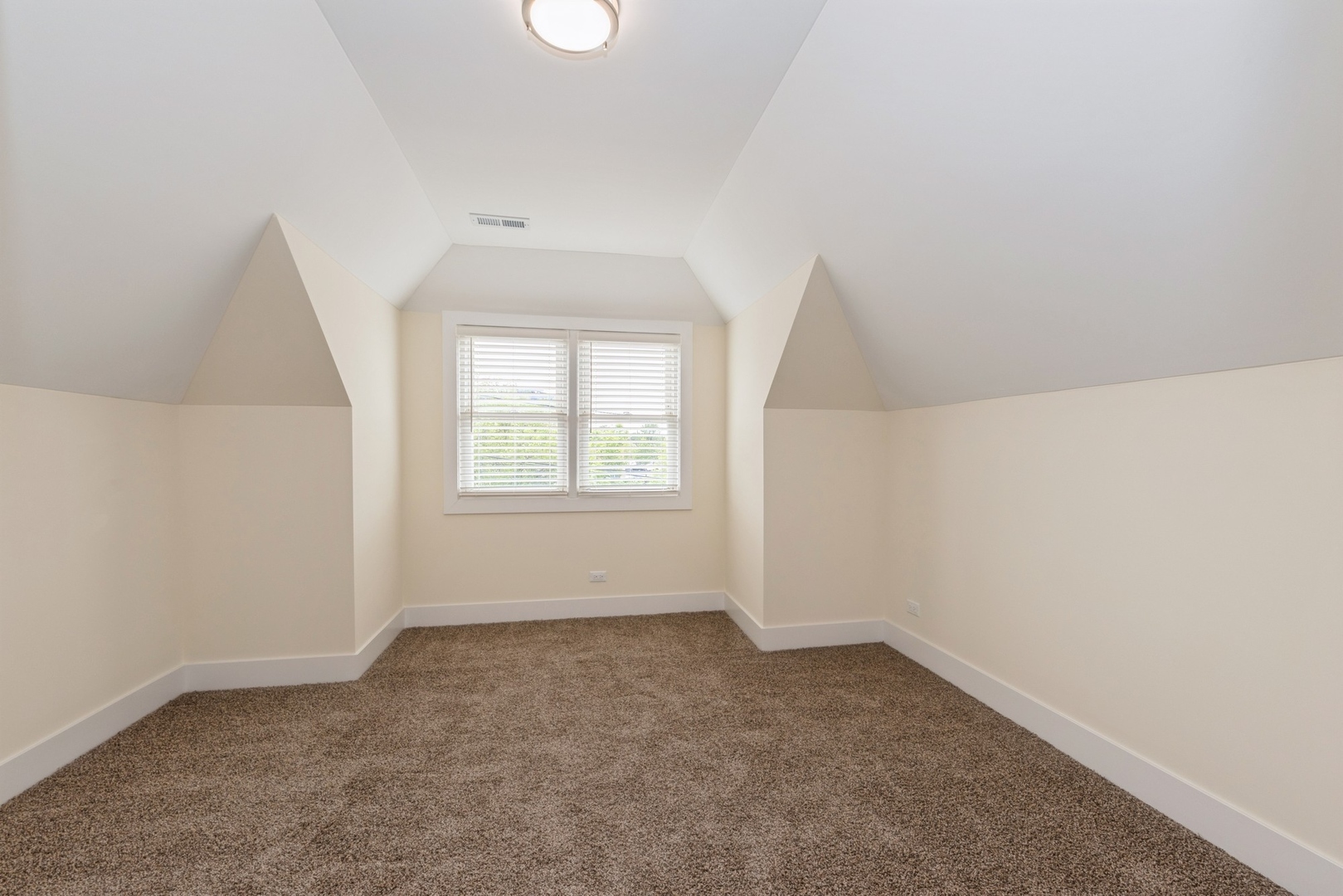 5938 N Sacramento Avenue Property Photo 19