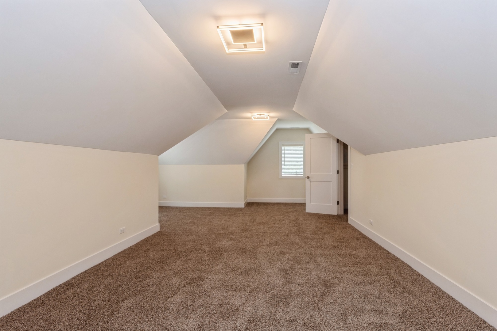 5938 N Sacramento Avenue Property Photo 20