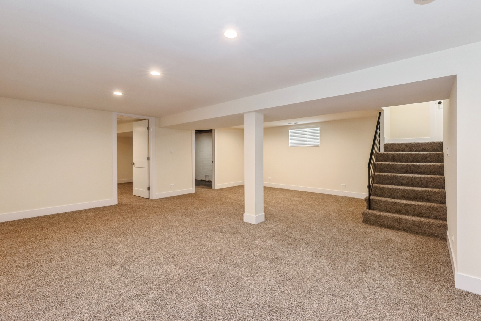 5938 N Sacramento Avenue Property Photo 28