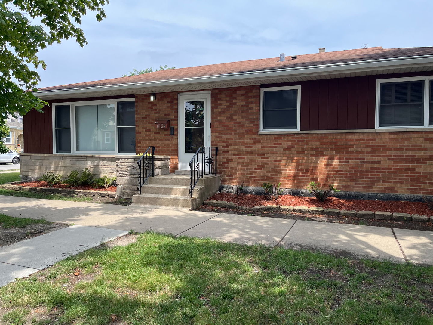 6124 W Berteau Avenue Property Photo 1