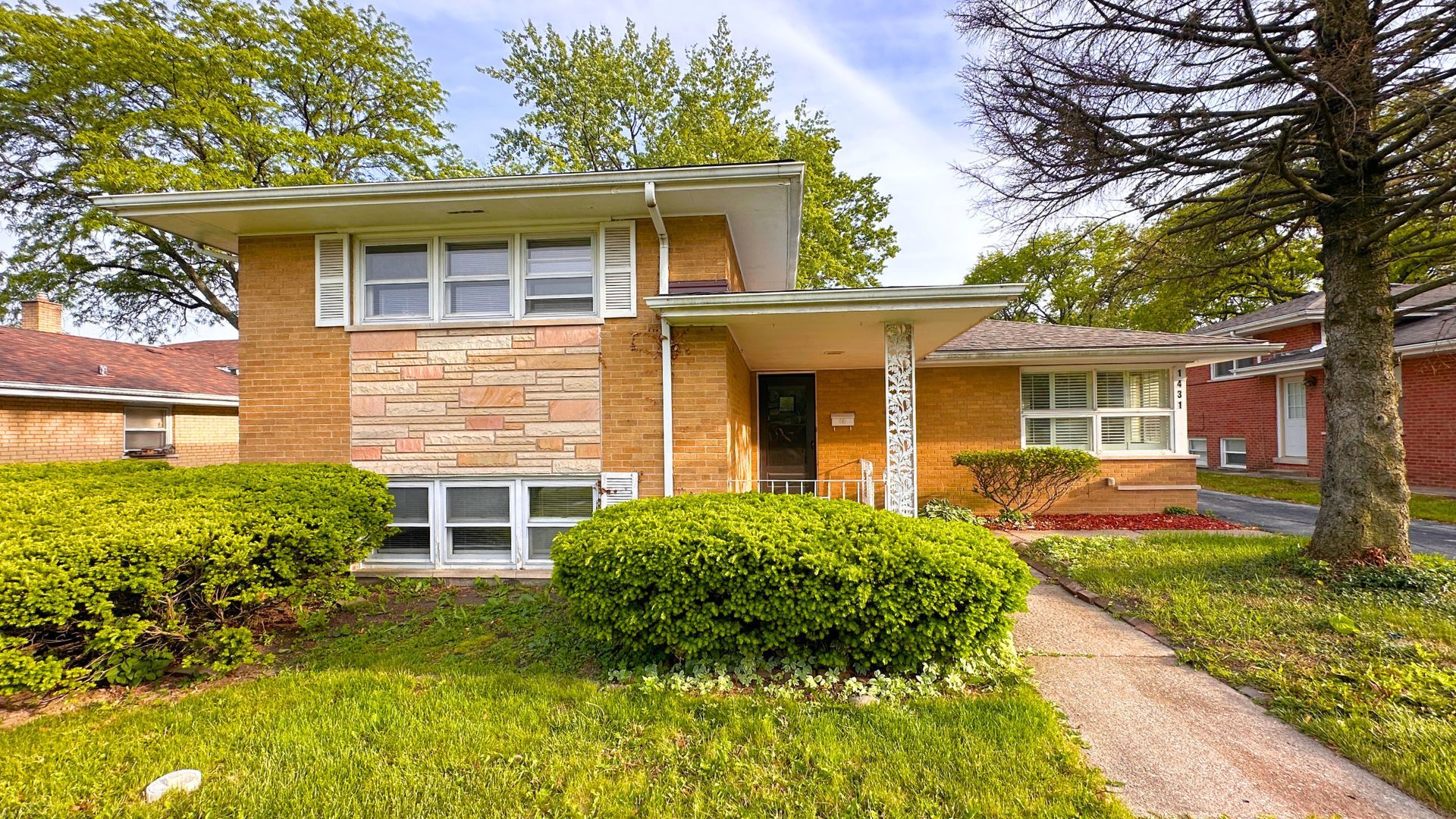 1431 WILLOW Road Property Photo 1