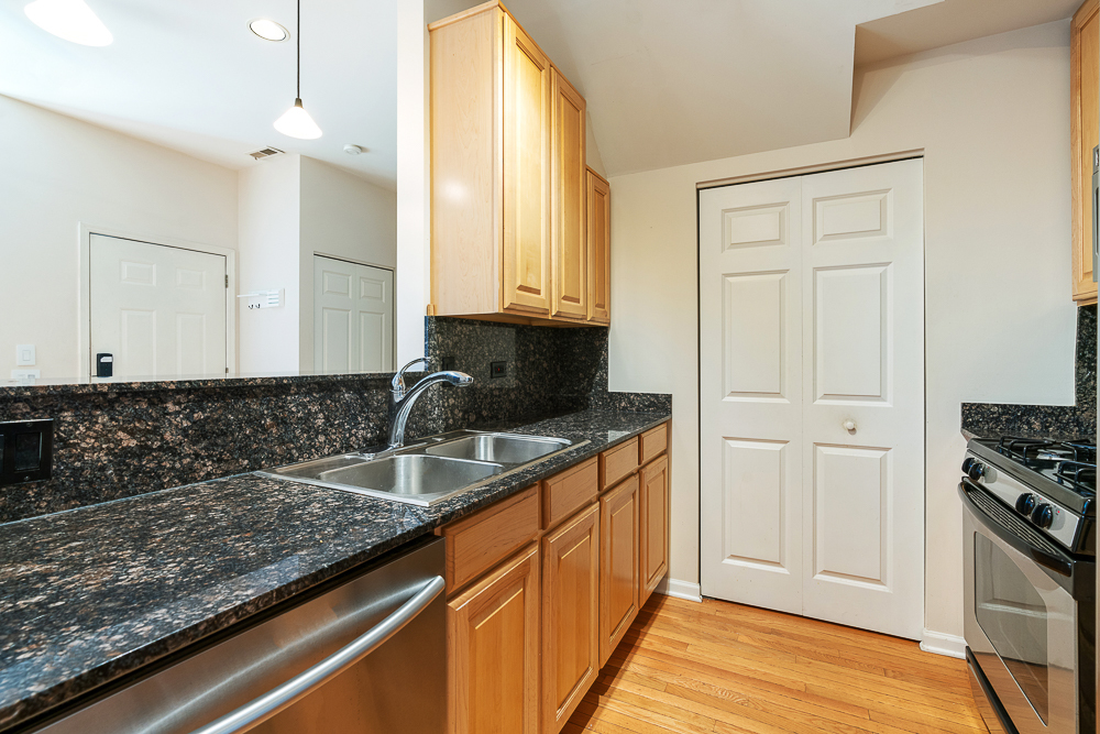 2840 N Lincoln Avenue G Property Photo 5