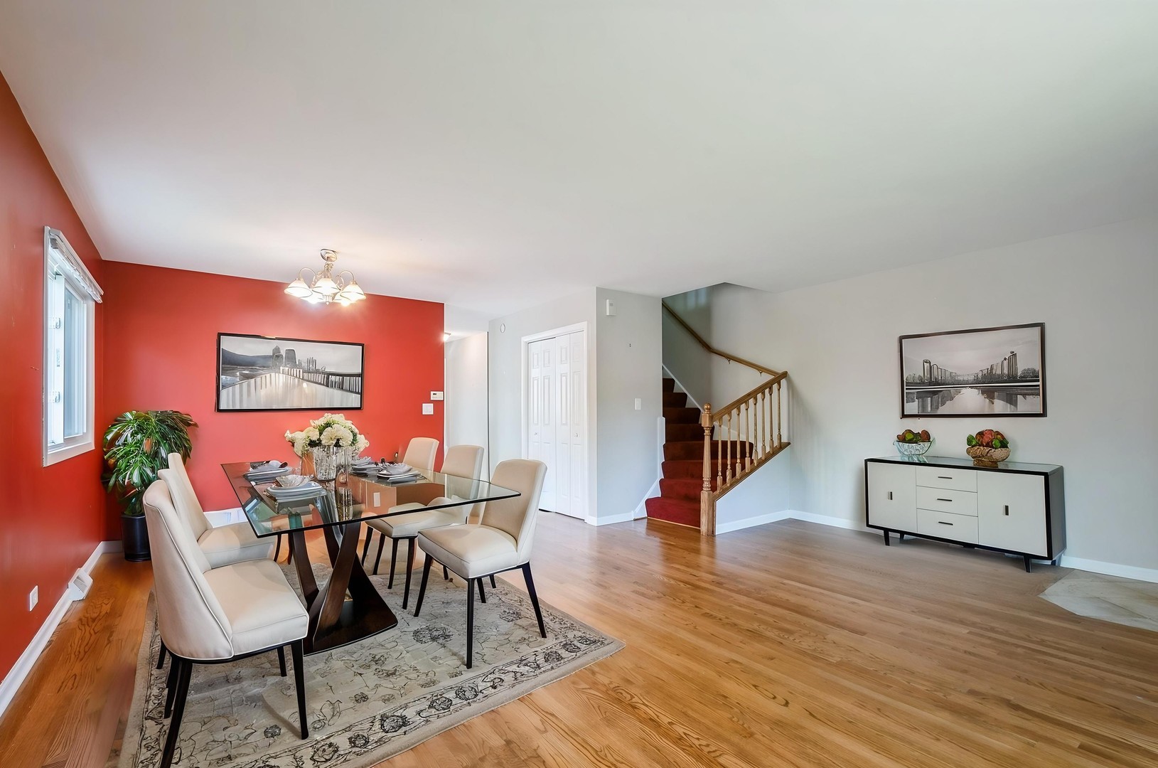 326 Skokie Ct Property Photo 4