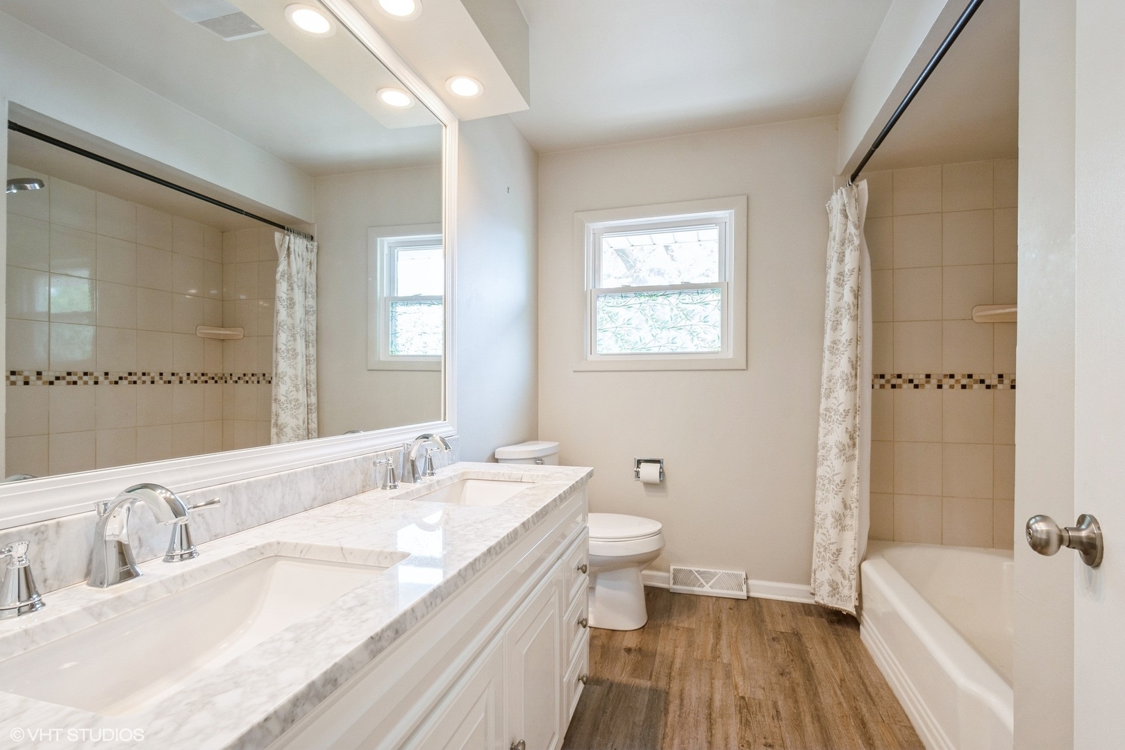 326 Skokie Ct Property Photo 9