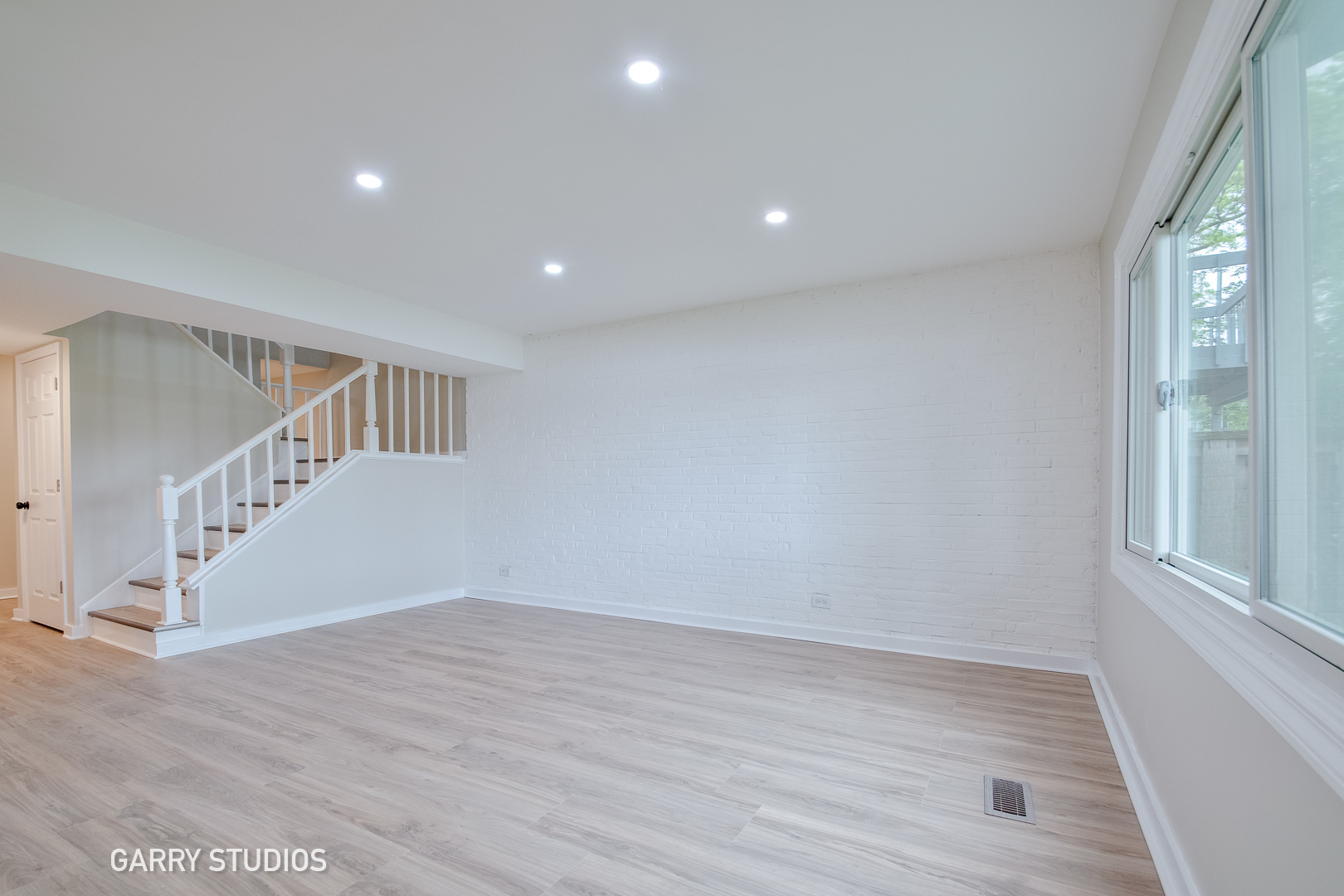 205 Lakeshore Lane Property Photo 5