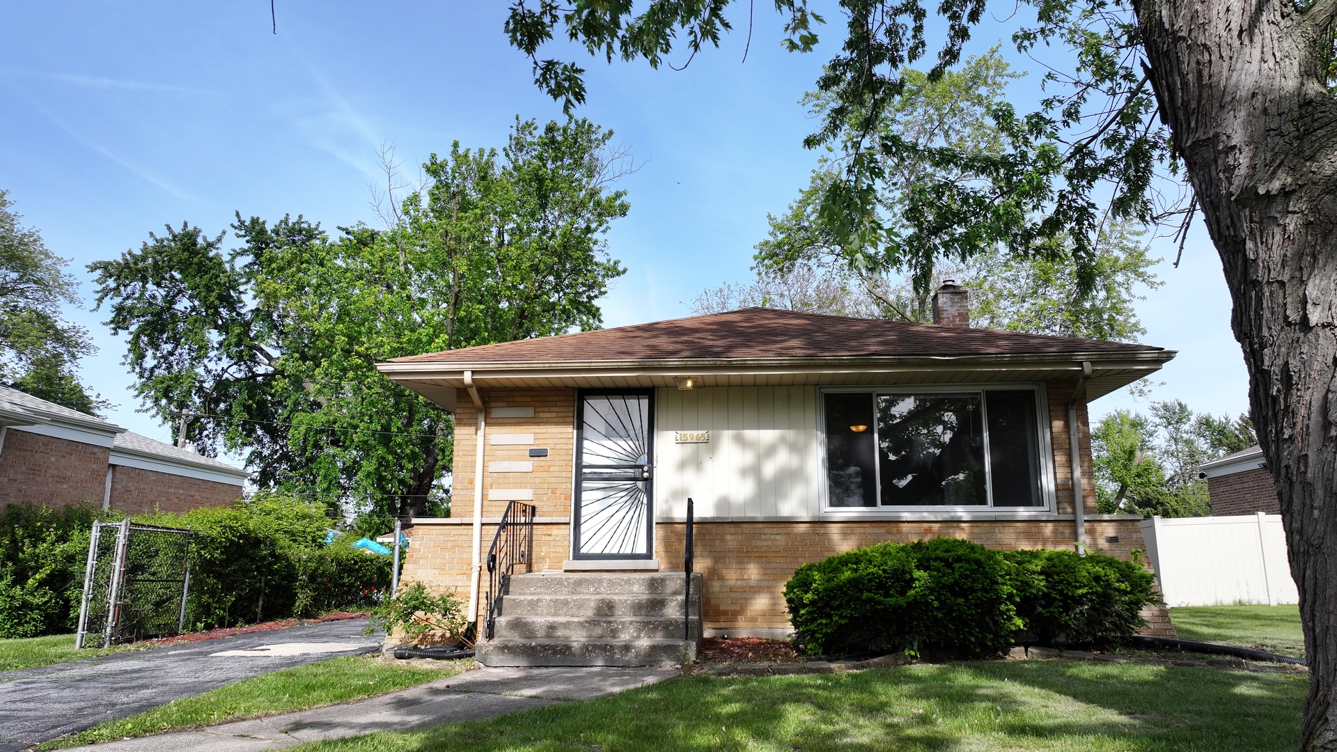 15965 Debbie Lane Property Photo 1