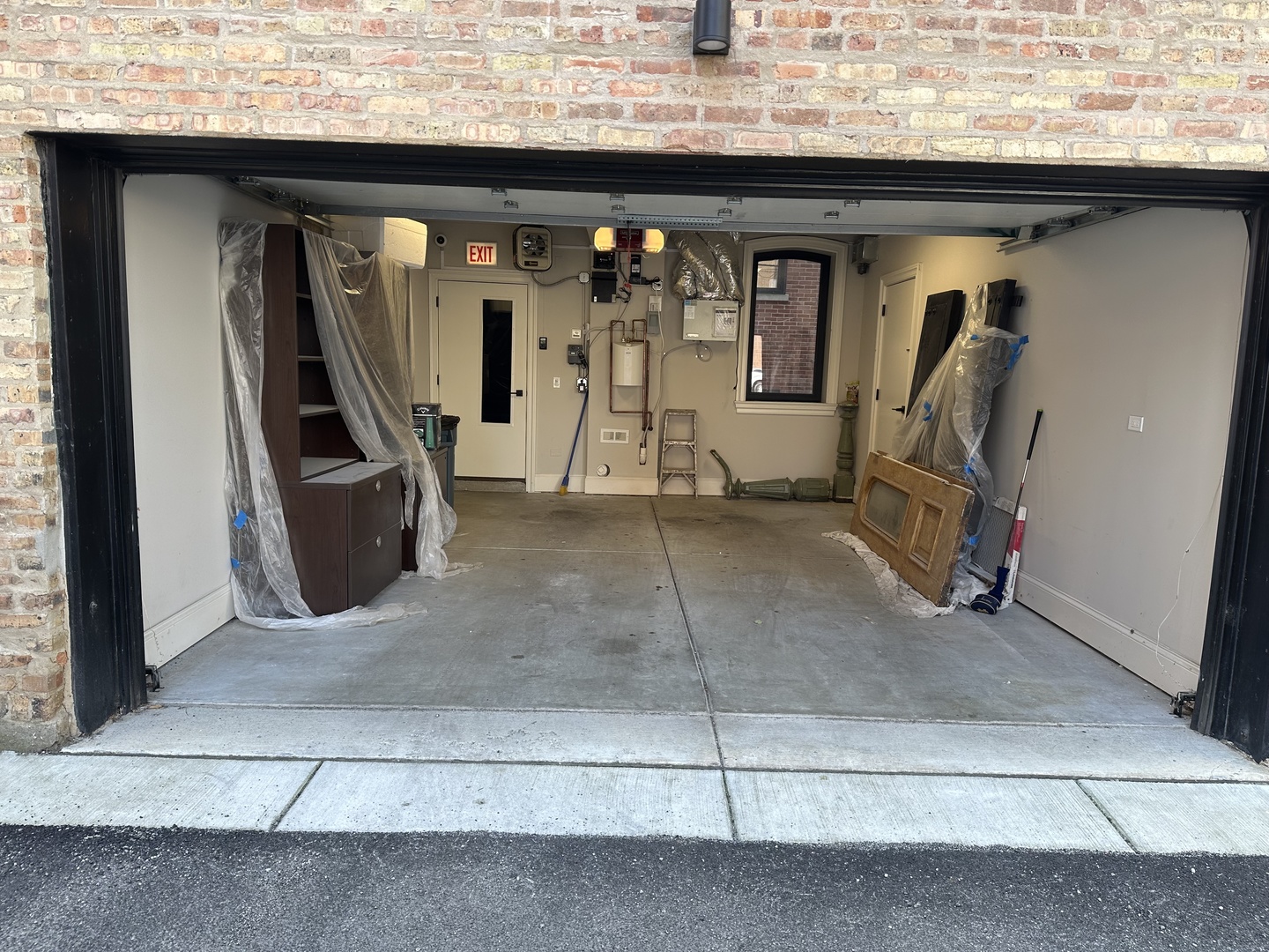 154 W Superior Street Property Photo 3
