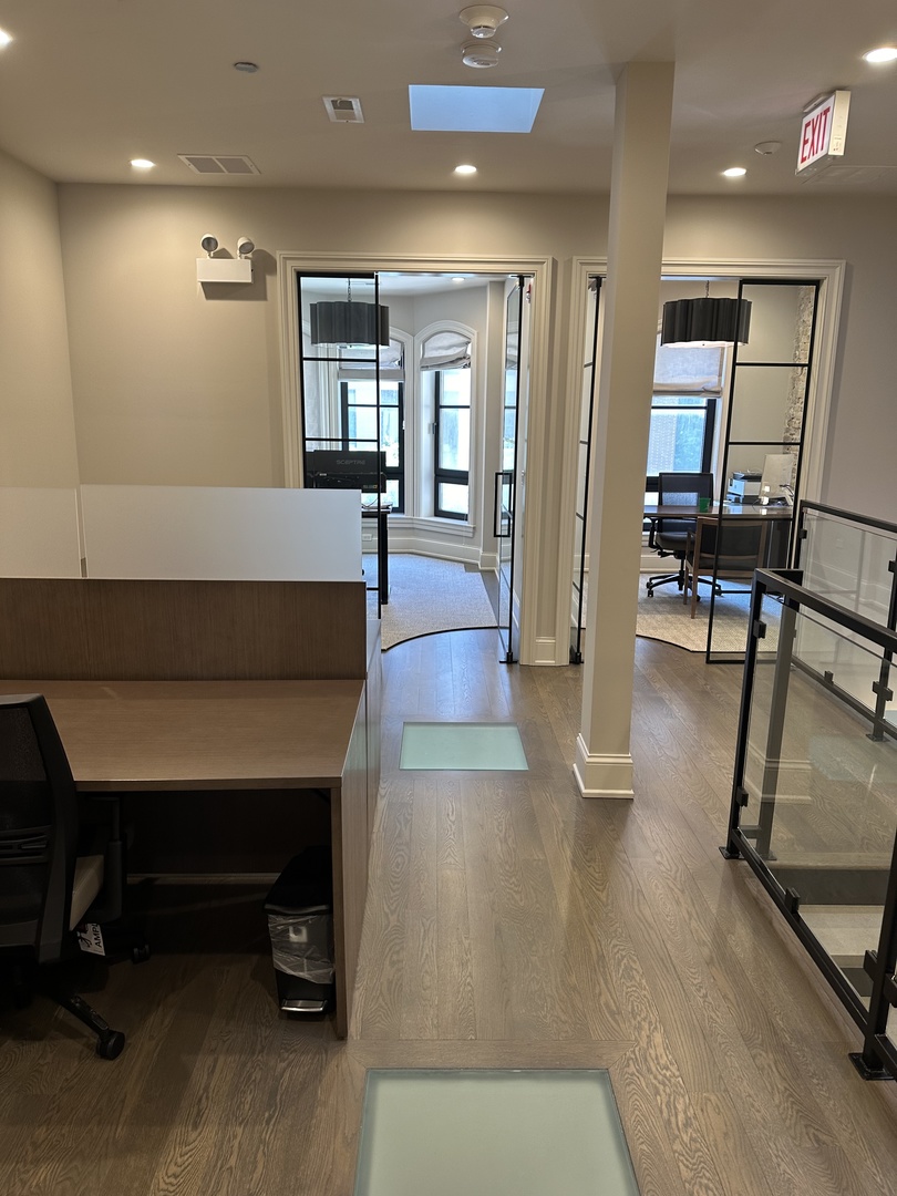 154 W Superior Street Property Photo 18