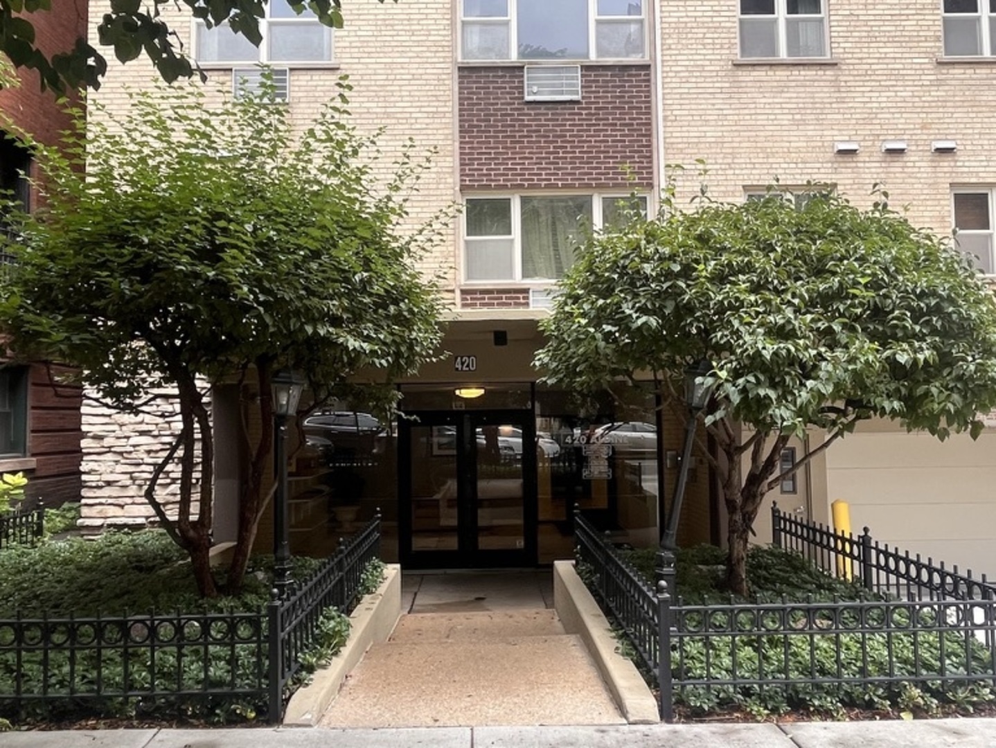 420 W Aldine Ave Property Photo 1