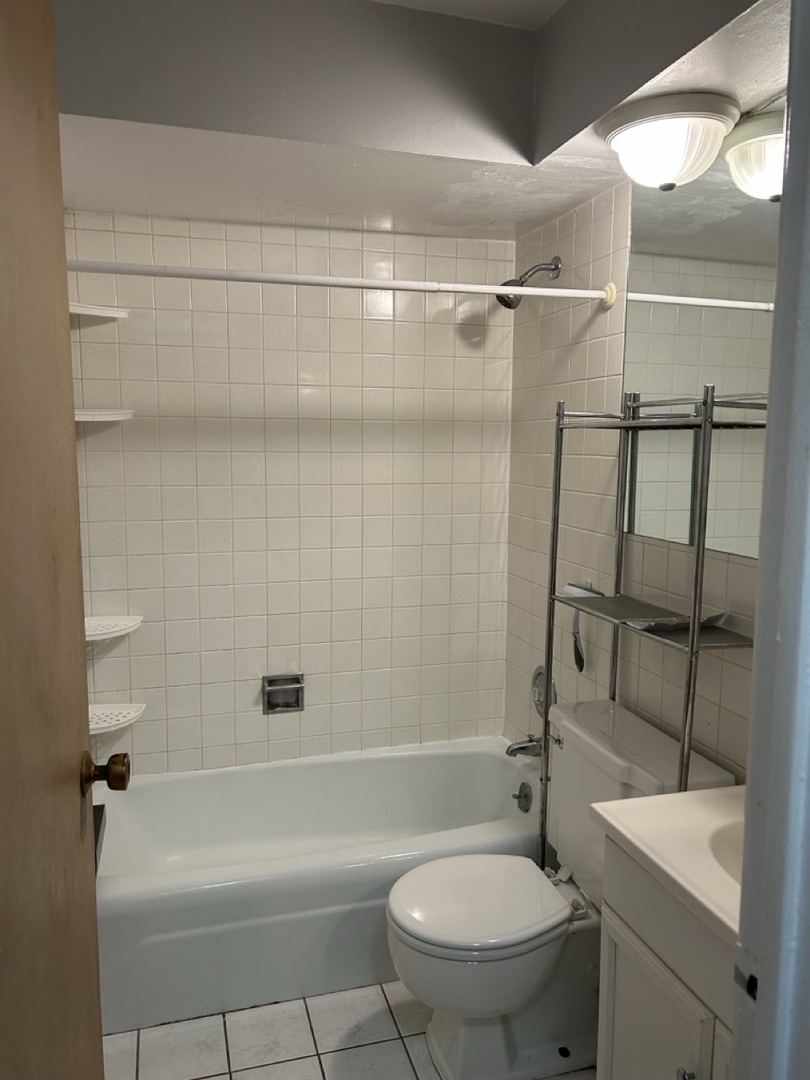420 W Aldine Ave Property Photo 8