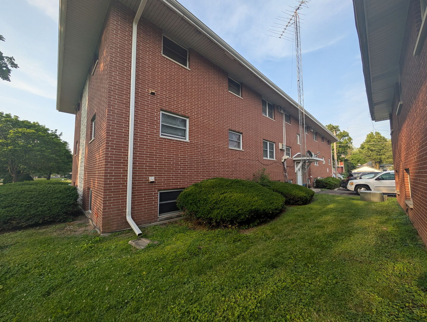 390 W Walnut Street Property Photo 4