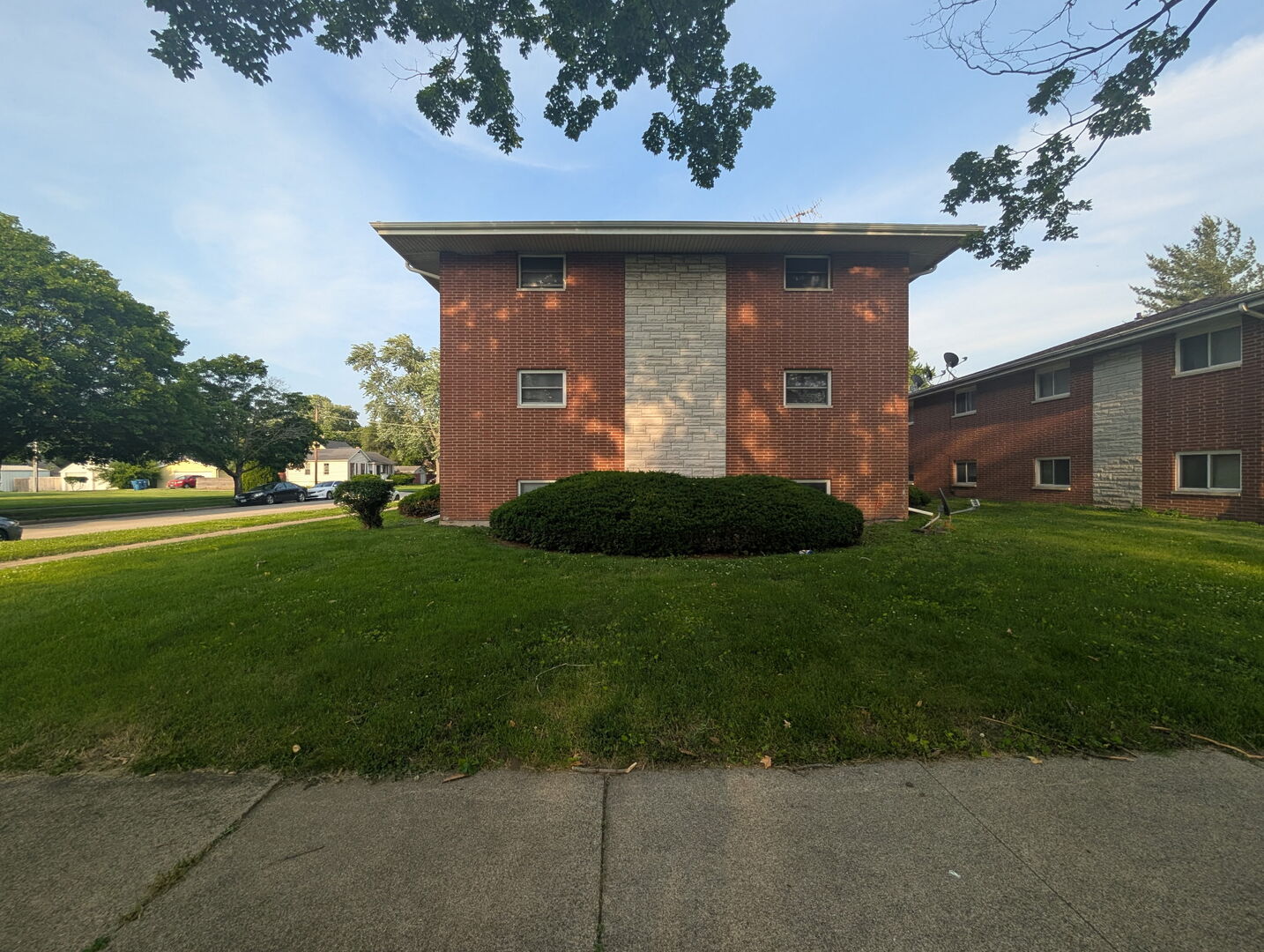 390 W Walnut Street Property Photo 5