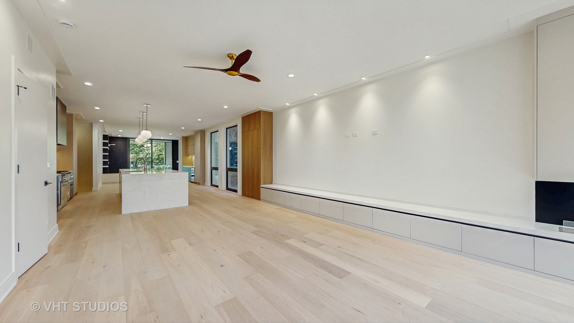 642 W Webster Avenue 1 Property Photo 3