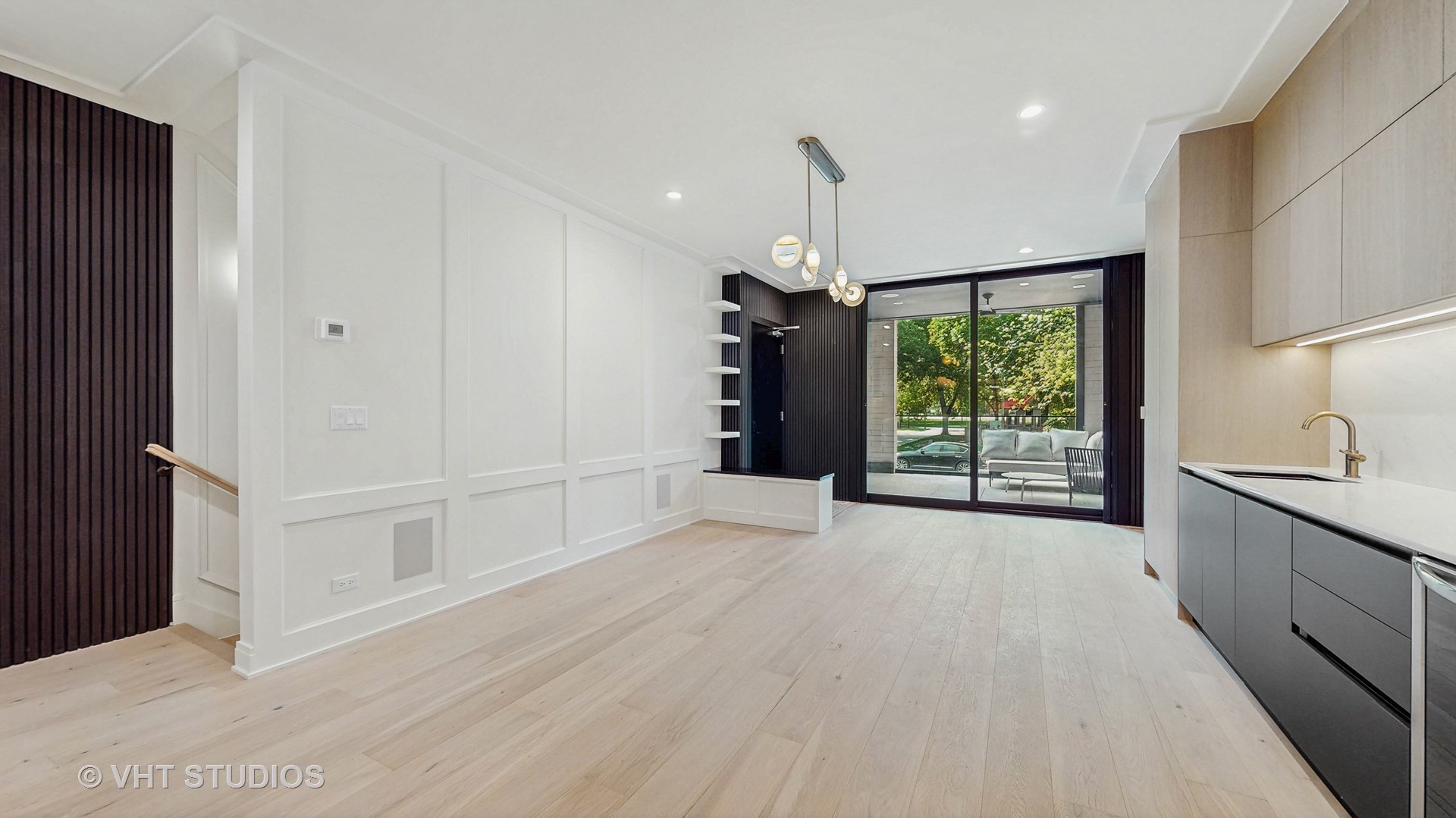 642 W Webster Avenue 1 Property Photo 6