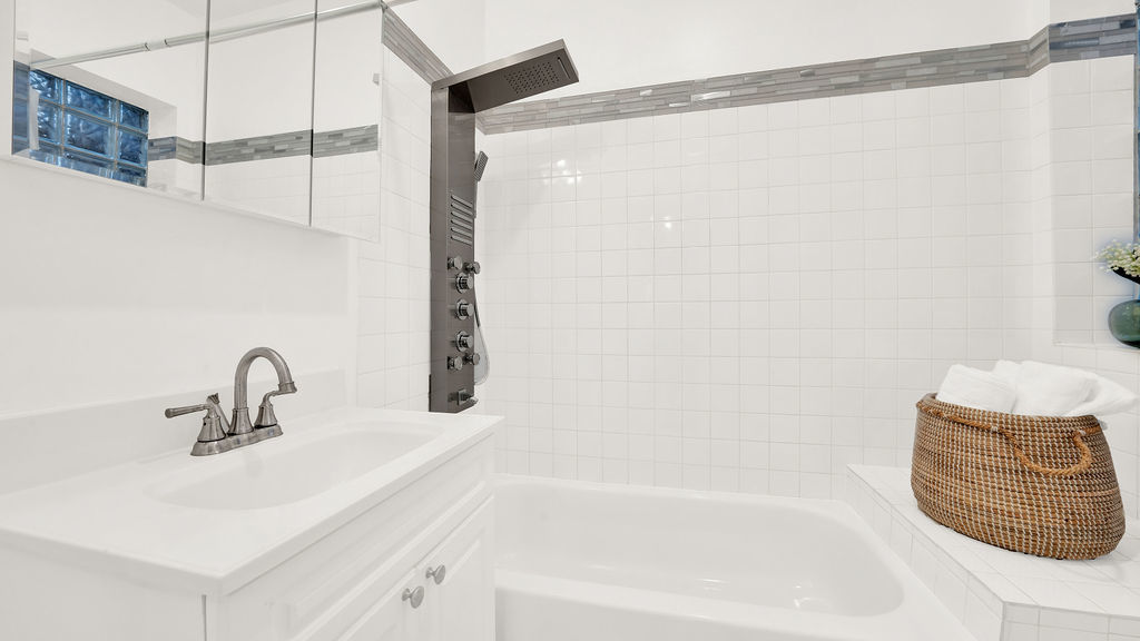 5150 S King Dr Property Photo 15
