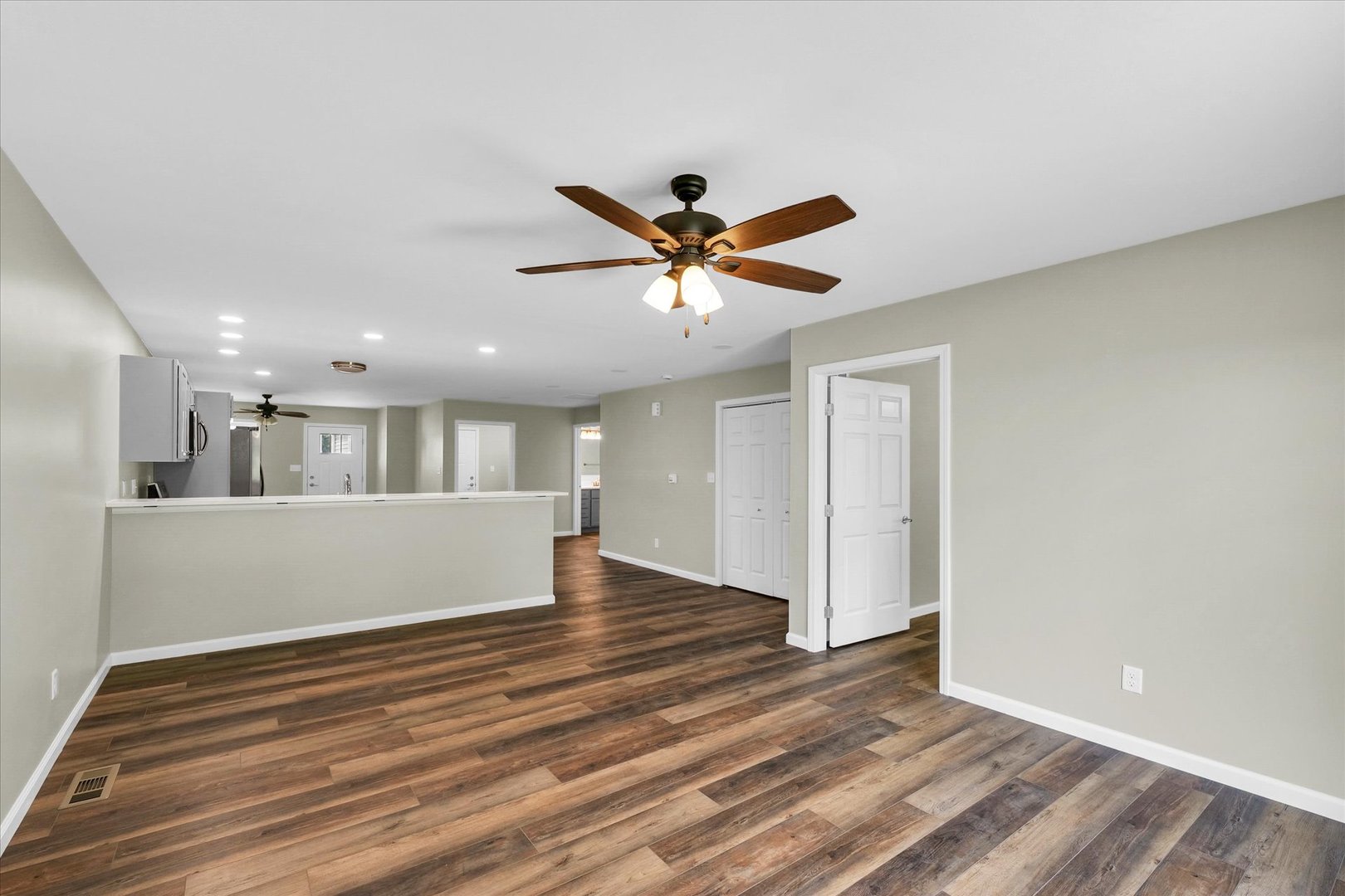205 E Fairfield Street Property Photo 14