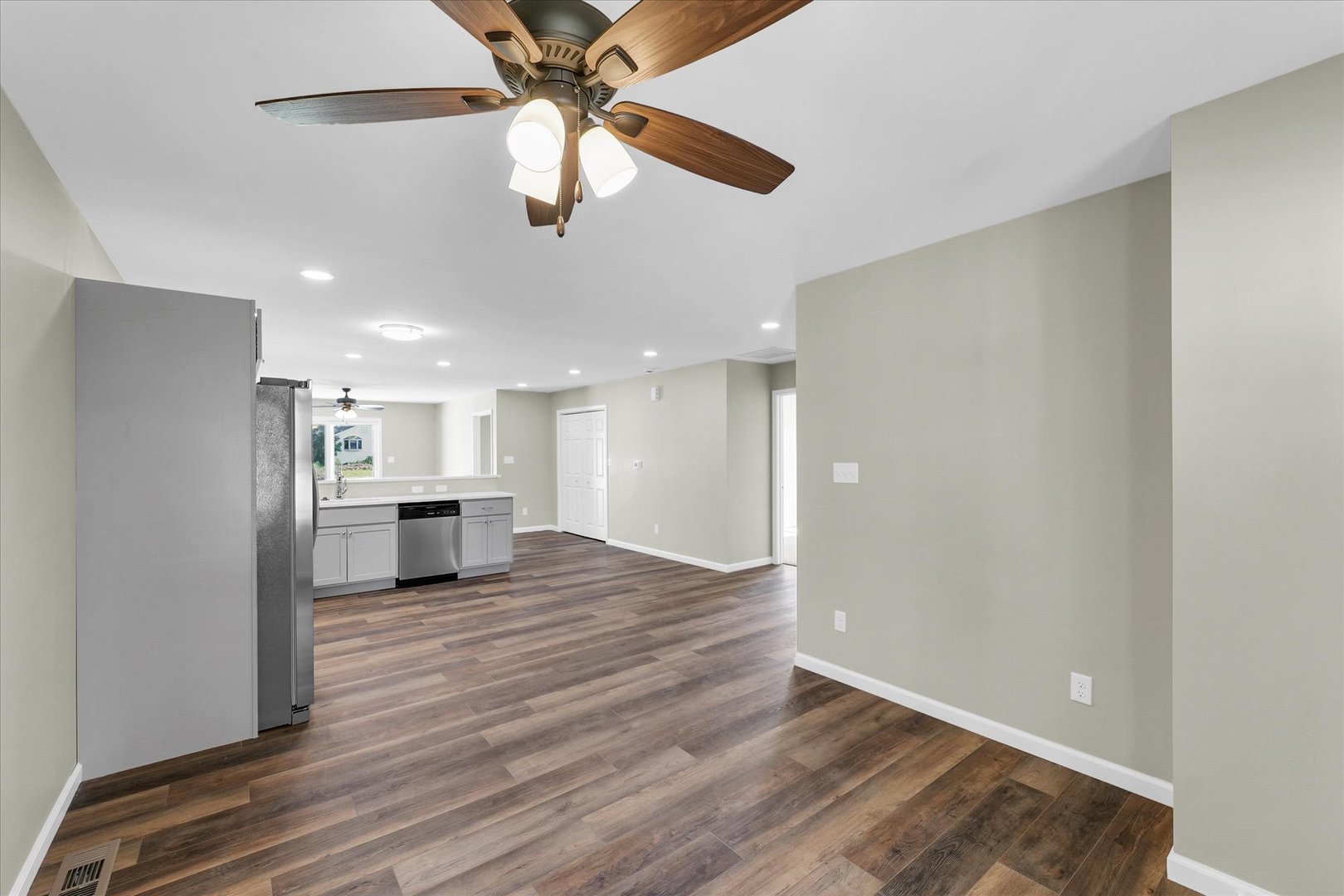 207 E Fairfield St Property Photo 6