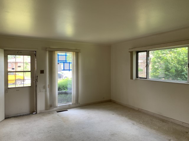 323 Windsor Street Property Photo 4