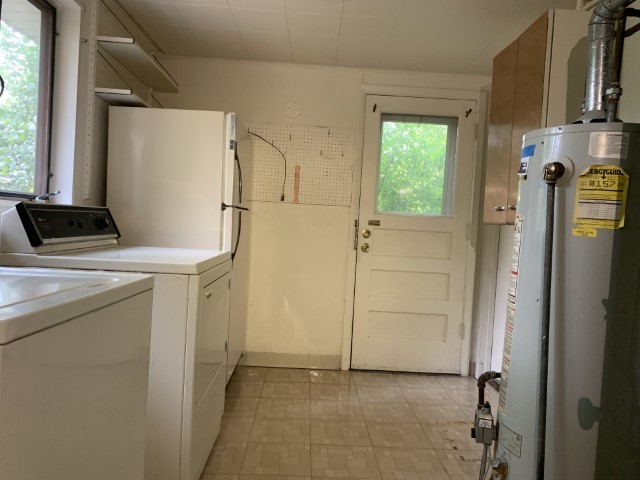323 Windsor Street Property Photo 6