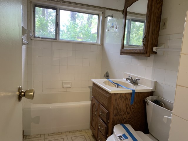323 Windsor Street Property Photo 8