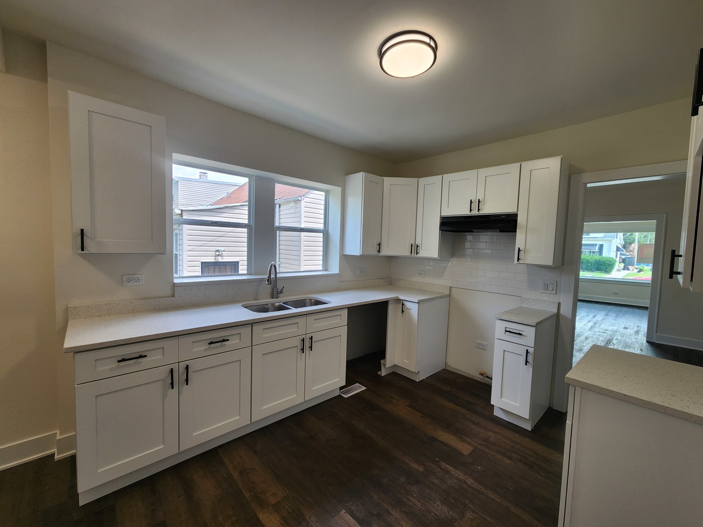 12416 S Carpenter St Property Photo 4