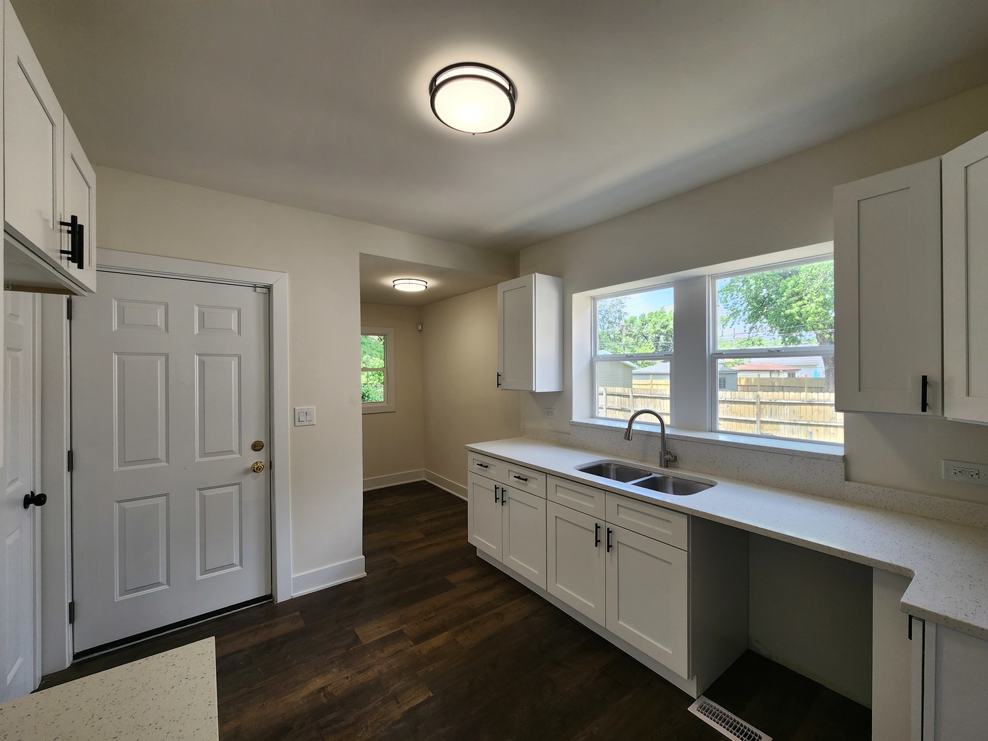 12416 S Carpenter St Property Photo 5