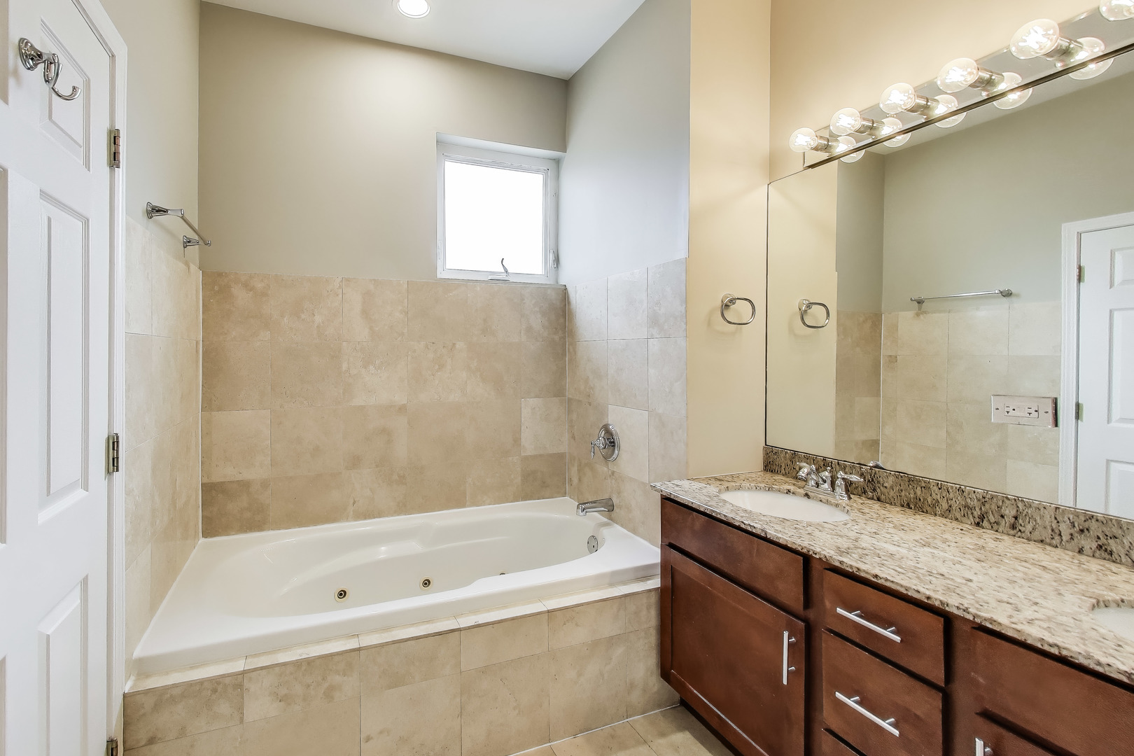 2812 W Chicago Ave Property Photo 17