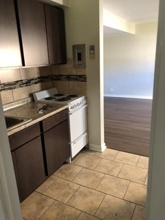 4858 Lee Street 2b Property Photo 4