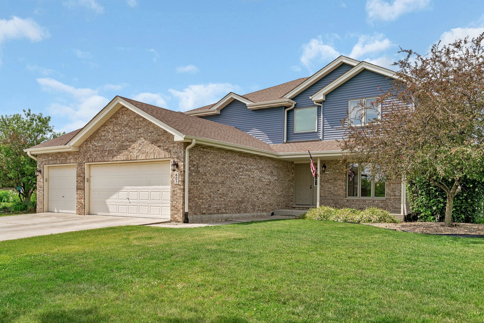 601 High Grove Drive Property Photo 1
