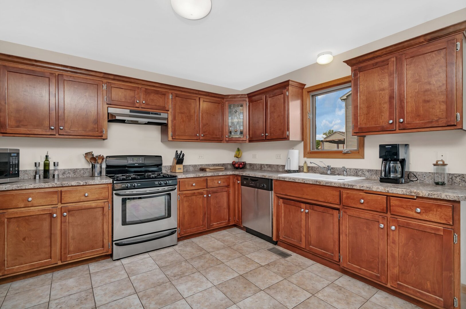 601 High Grove Drive Property Photo 11