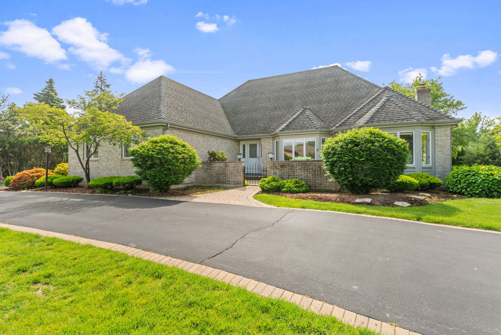 13 Glenoble Court Property Photo 1