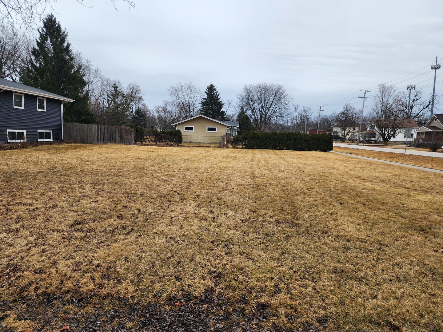 26w181 Grand Avenue Property Photo 4