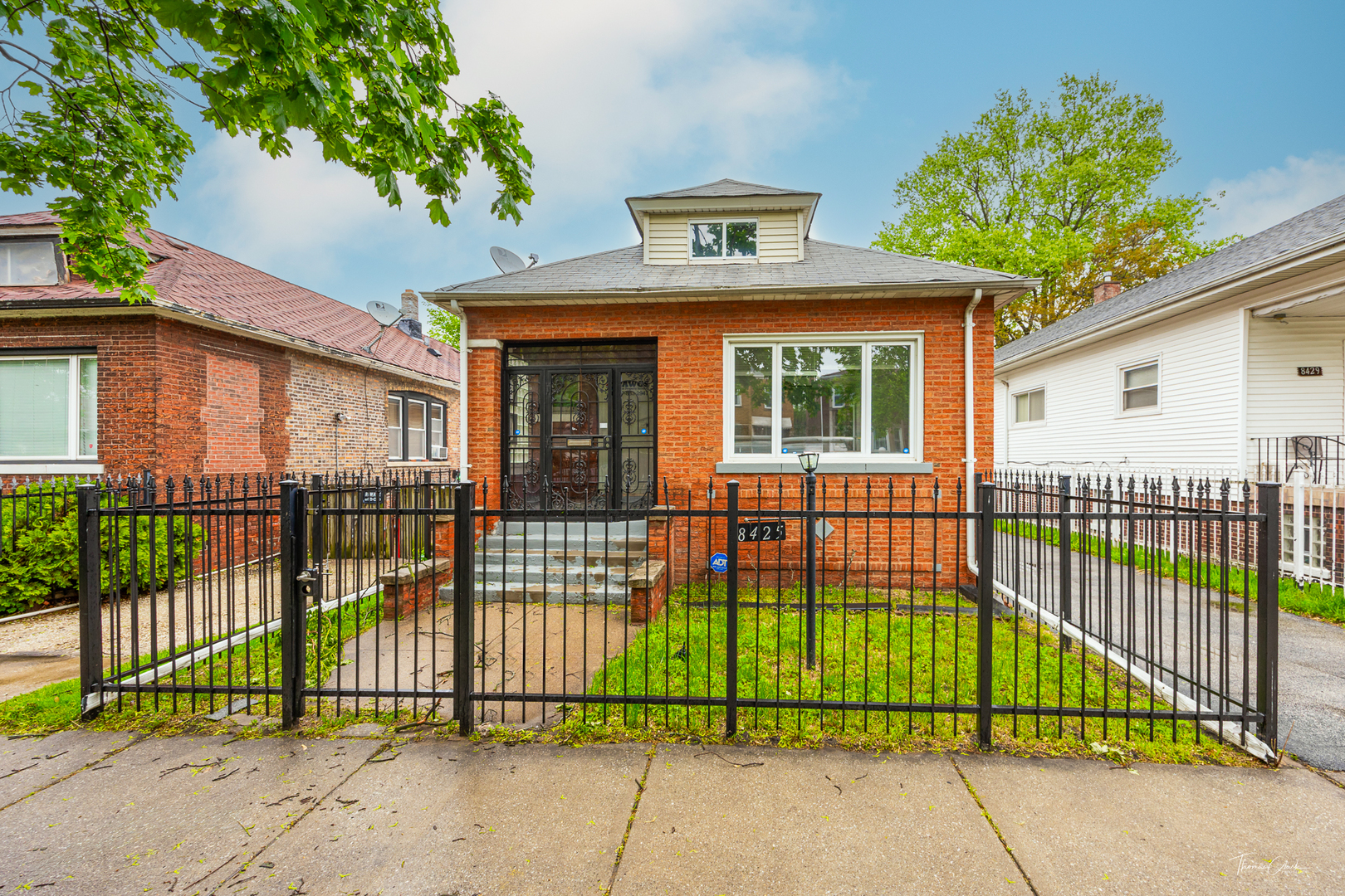 8425 S Essex Avenue Property Photo 1