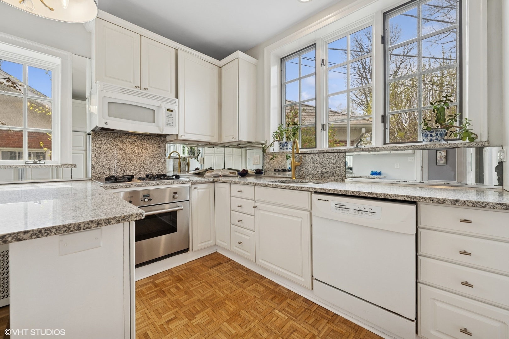 1025 Sheridan Road Property Photo 13
