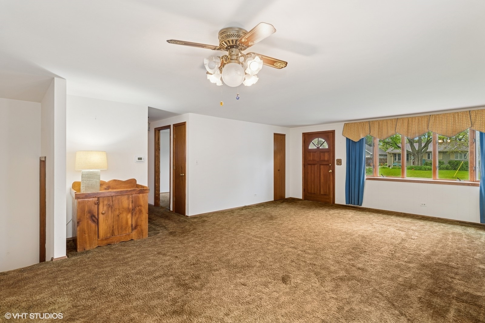 427 Lawrence Avenue Property Photo 4