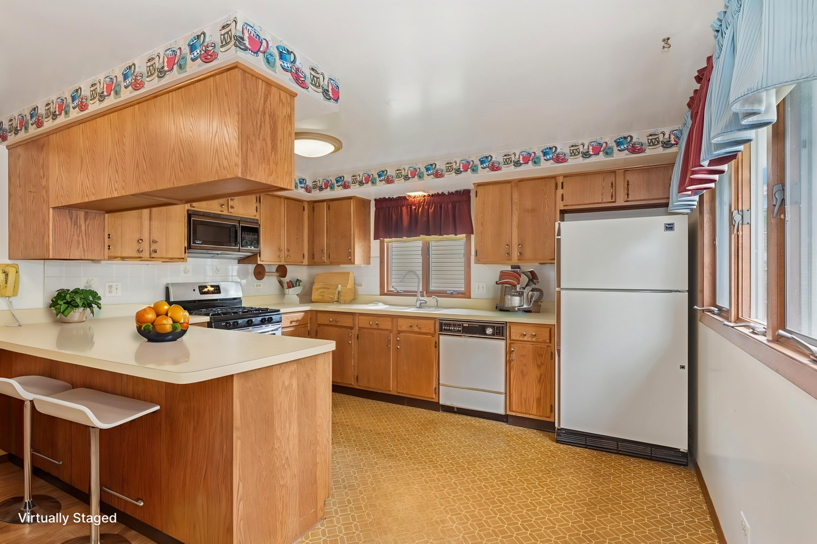 427 Lawrence Avenue Property Photo 6