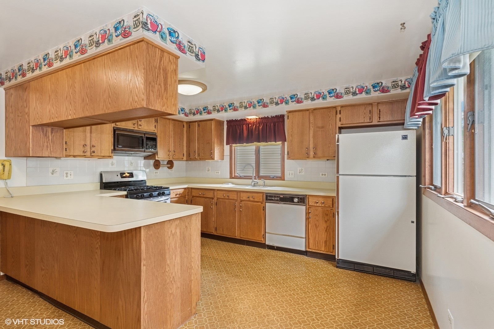 427 Lawrence Avenue Property Photo 7