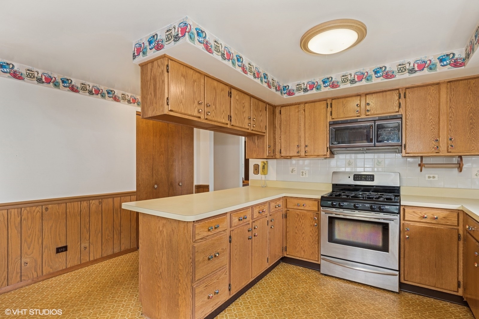 427 Lawrence Avenue Property Photo 8