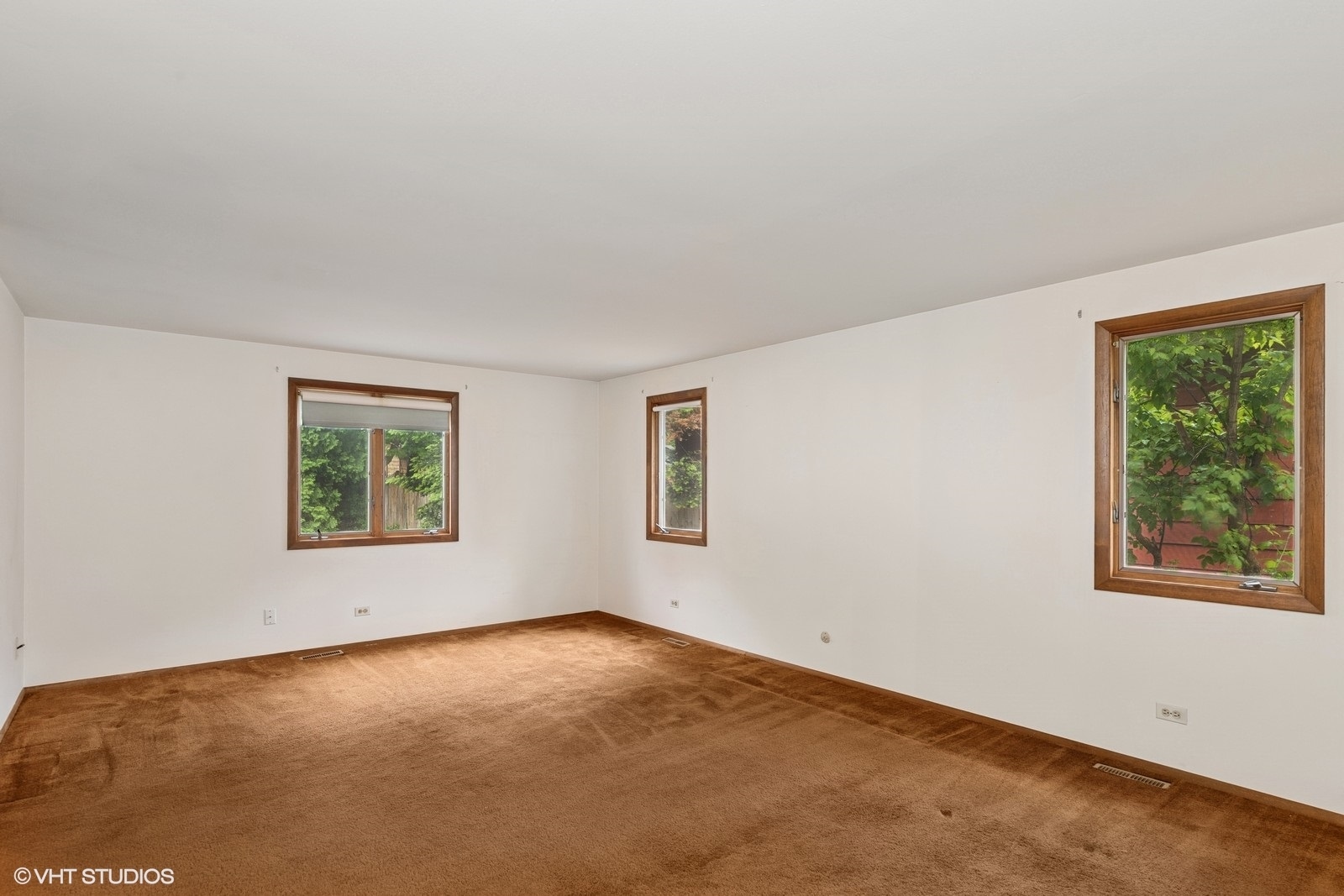 427 Lawrence Avenue Property Photo 11