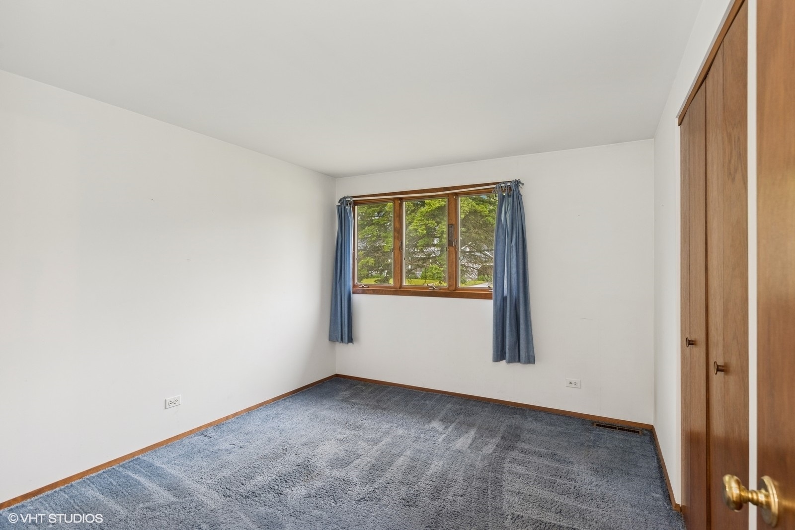 427 Lawrence Avenue Property Photo 16