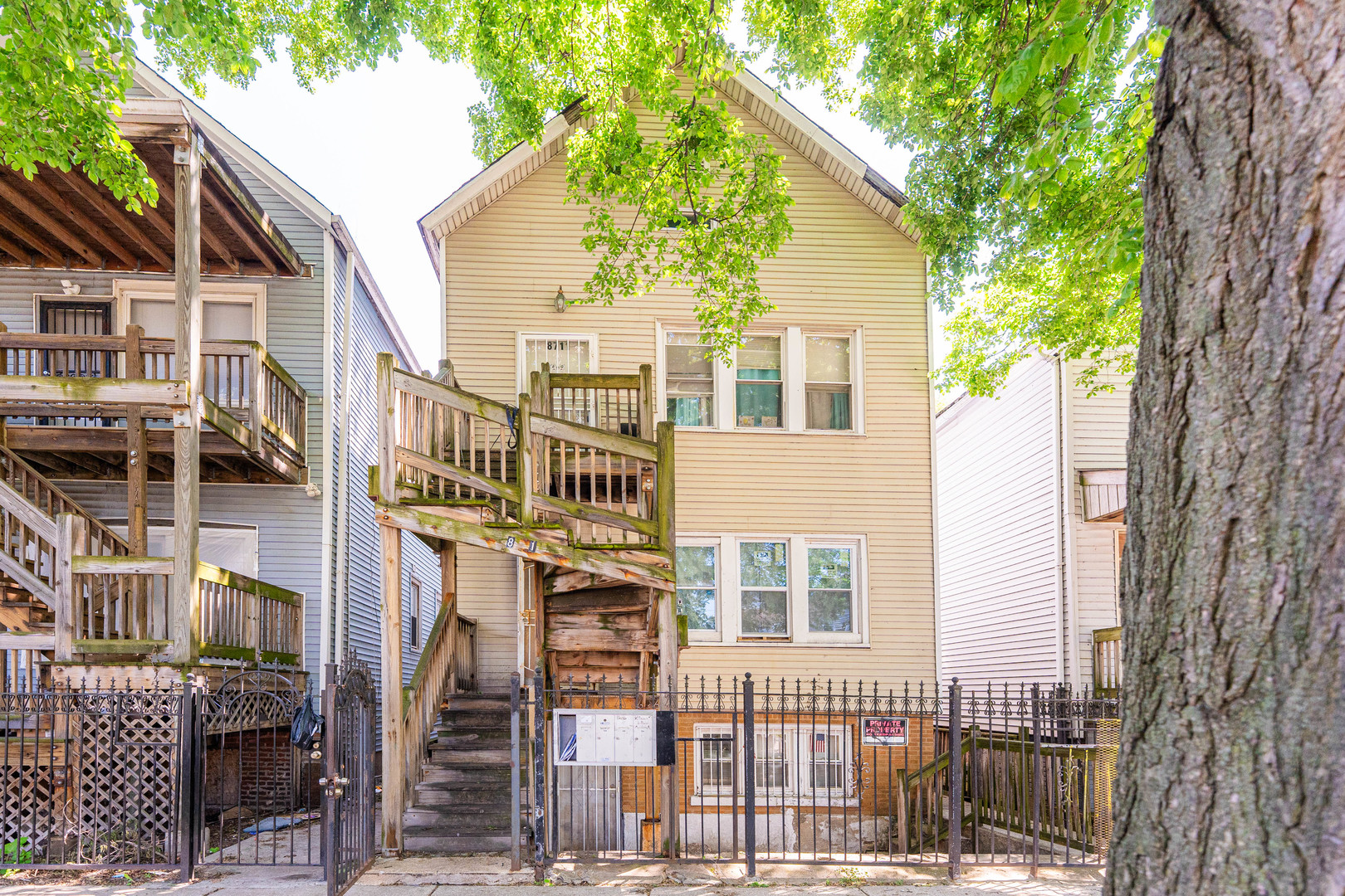 8711 S Exchange Avenue Property Photo 1