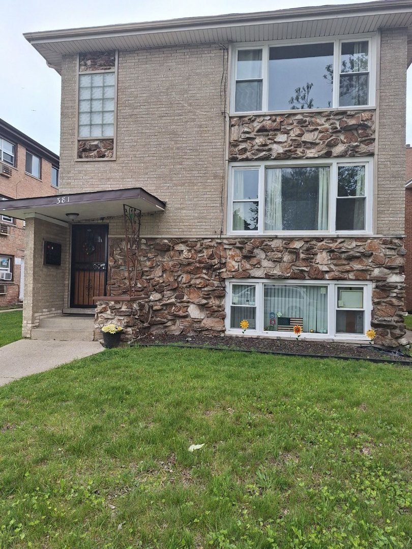 381 SE Yates Avenue Property Photo 1