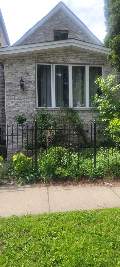 541 W 44th Place Property Photo 1