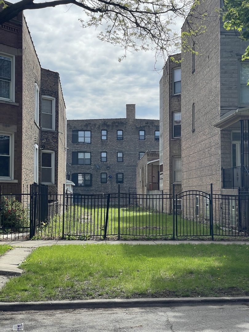 5635 S Wabash Avenue Property Photo 1